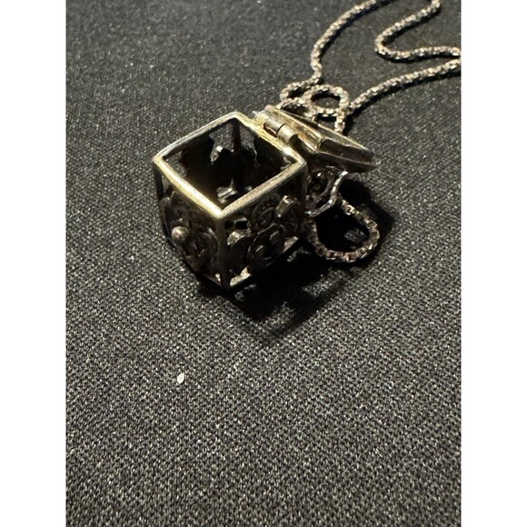 925 Prayer Box Necklace Angels on Box Vintage 18in Chain - Picture 7 of 7